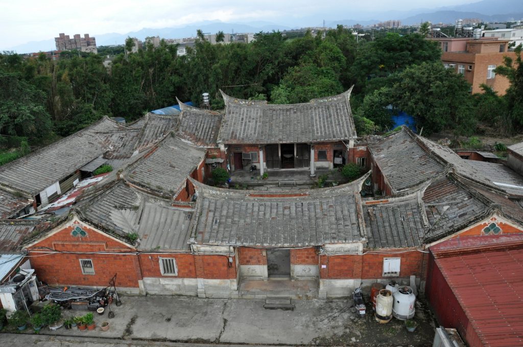 格局左右均衡配置，層次分明