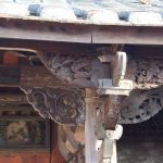 正廳檐廊捲棚式屋架桁架瓜筒木座無不精雕細鑿