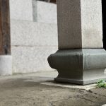 簷廊石柱與柱礎