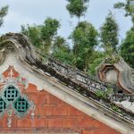 啣崁綠釉花磚構成「磬」（慶）形構成吉祥意象
