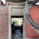 原為一進多護龍格局-過水廊門