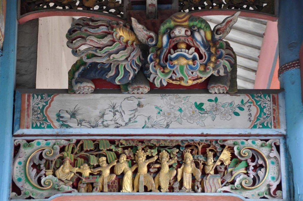 步口廊桁架上之獅座與員光雕飾