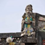 規帶上左右排頭有「天官」與「福神」兩尊泥塑剪粘作品