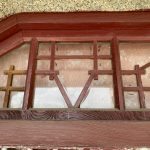 裙堵、玻璃窗櫺、色樣上依稀可以嗅出「ART DECO」的氣息