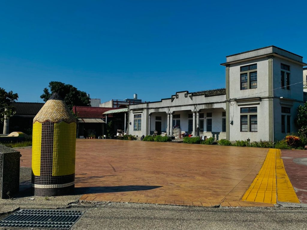 宅邸前前為社區文學場域(廣大禾埕-仍在使用中)