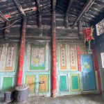 廳內左右壁堵上彩繪書法均為名家之作