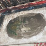 次間簷下彩繪雖已褪色但仍見細膩溫潤工藝