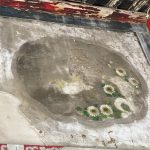 次間簷下彩繪雖已褪色但仍見細膩溫潤工藝