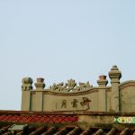 右側山牆上"霽月"(2005年)