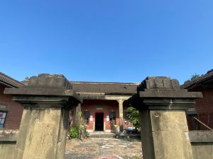 台灣日治時期(ART DECO)民居圍牆門柱極具代表性的院門柱帽的作法