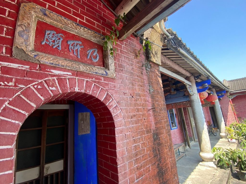 正身簷廊與右護龍過水廊門