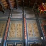 正身採穿斗式屋構,大廳內左右牆堵、門板、..盡是書法彩繪,令人讚嘆。
