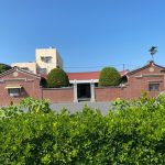 建平村「陳宅」位向作東北朝西南,為一進五開間,左右護龍三開間,設置院門,傳統三合院格局