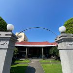 建平村「陳宅」位向作東北朝西南,為一進五開間,左右護龍三開間,設置院門,傳統三合院格局