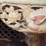 雀替(托木)花鳥栩栩如生，雕工精緻，細膩生動