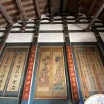 穿斗式屋構,大廳壁堵名家書法彩畫與棟對寓意深遠