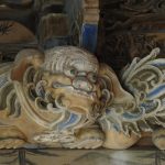 右獅座(母)雕飾風格溫潤婉約